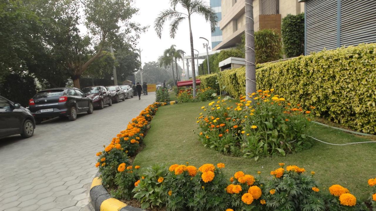 Ramada Gurgaon Central Bagian luar foto